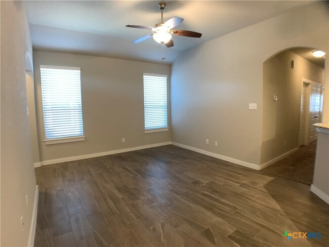 Building Photo - 537 Creekside Frst