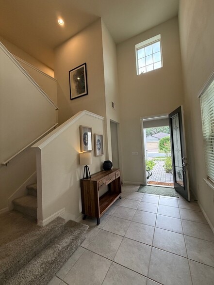 Building Photo - 2643 E Lake Pointe Dr