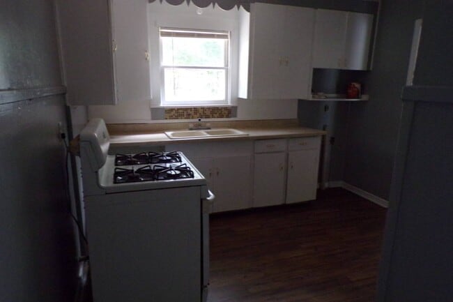 Building Photo - 705 Otis St