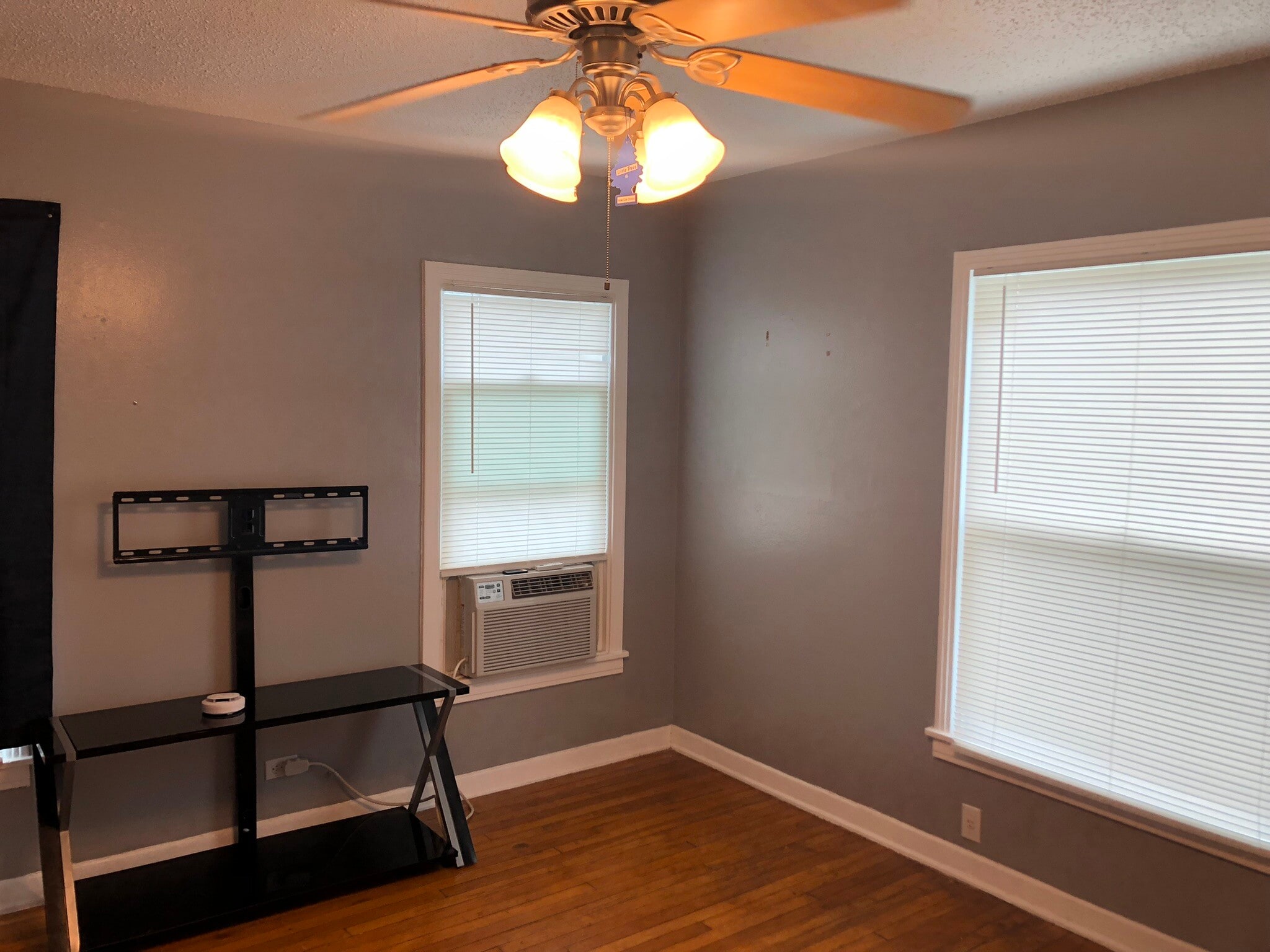 Building Photo - 136 W Ridgewood Ct