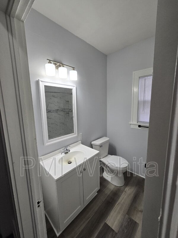 Building Photo - 341 N Grove Dr