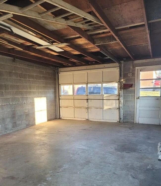 Building Photo - Dallastown School! 3 Bed, 1 Bath Home with Fenced in Yard!