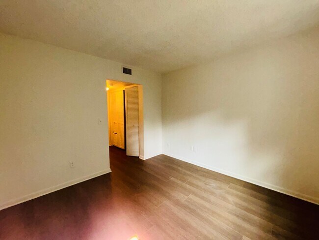 Building Photo - 1316 Henry Ln