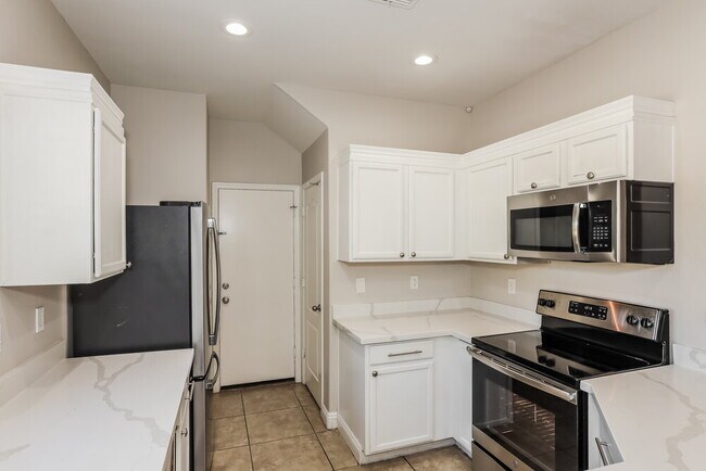 Building Photo - 9582 N 81st Dr