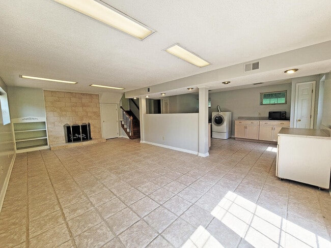 Building Photo - 133 Glenrochie Dr