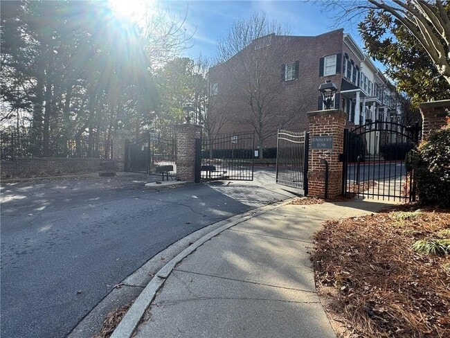 Building Photo - 1027 Pearl Point NE