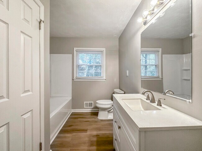 Building Photo - 829 North Ave