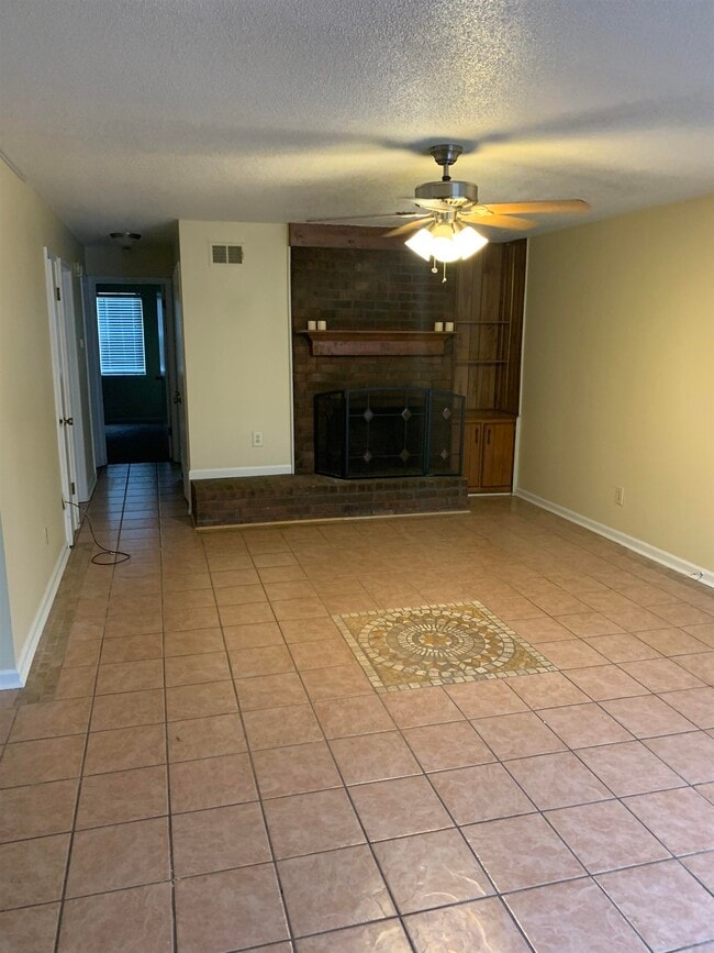 Building Photo - 3381 Cristil St