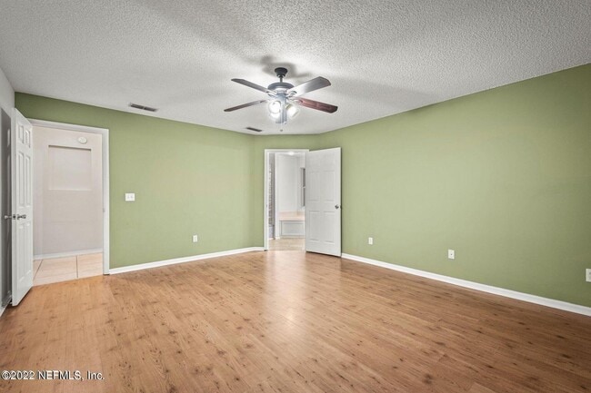 Building Photo - 12635 Chapeltown Cir E