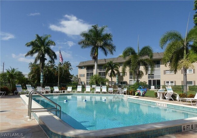 Building Photo - 4912 Tamiami Trl E