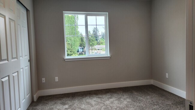 Building Photo - 3 Bedroom, 2.5 Bathroom + DEN in Yelm Cree...