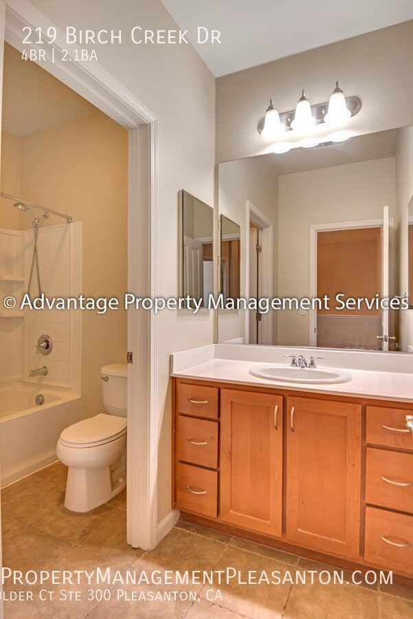 Building Photo - 219 Birch Creek Dr