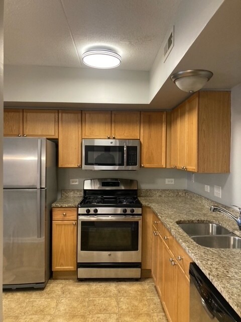 Building Photo - 655 Perrie Dr