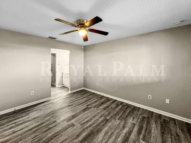 Building Photo - 4530 SW 10th Ave