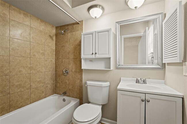 Building Photo - 22526 Market Square Ln