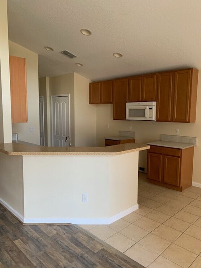 Building Photo - 3 bedroom home for rent