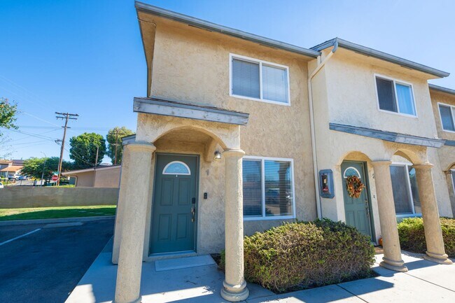 Building Photo - 2 Bedroom 1.5 Bath Available Now in El Cajon! AC/OFF STREET PARKING/IN UNIT LAUNDRY