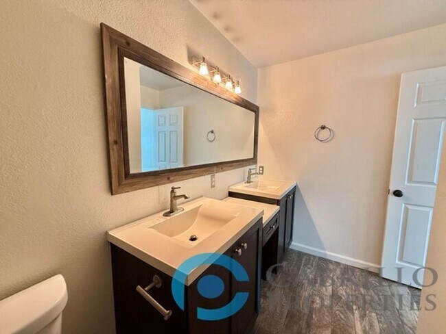 Building Photo - 2828 Famosa Blvd