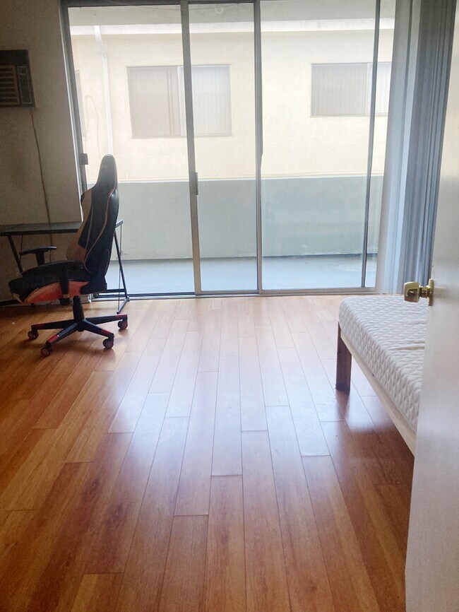 Building Photo - 1424 Amherst Ave