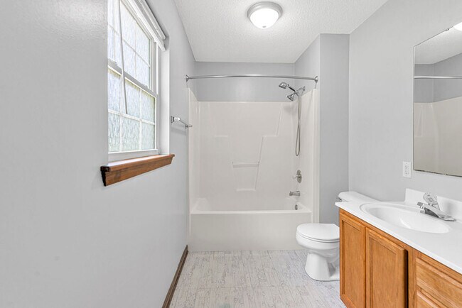 Building Photo - 304 Gaston Ct