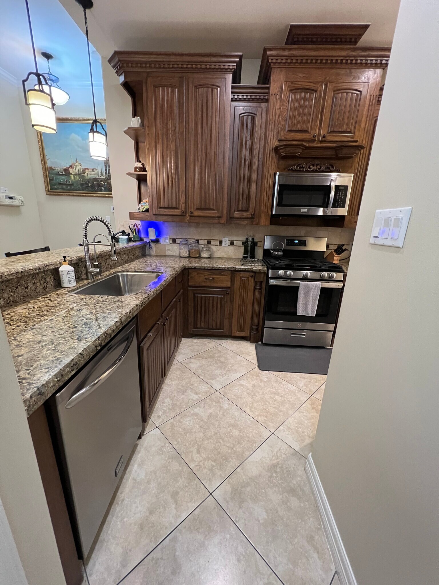 Building Photo - 2100 Rice Ave