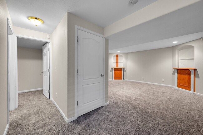 Building Photo - $2,095.00, 3-bed + Bonus room, 2.5 bath, l...