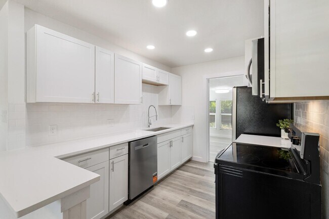 Building Photo - 434 Byrnes Dr