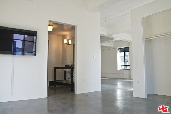 Building Photo - 849 S Broadway