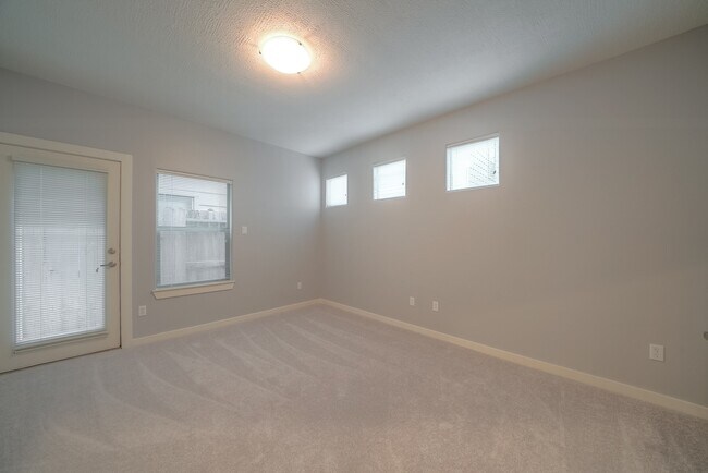 Building Photo - 1148 Patterson St