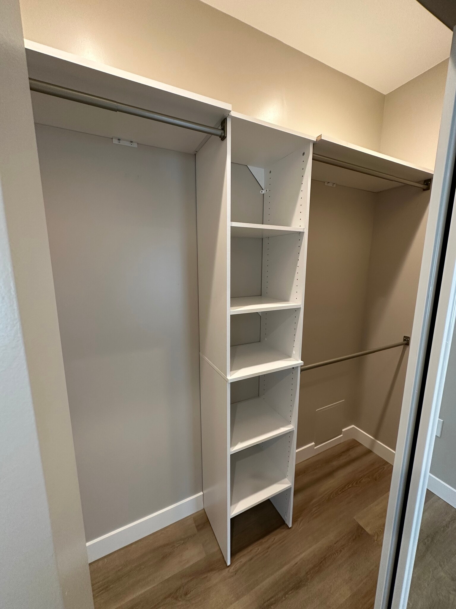 Building Photo - 8436 Oakdale Ave