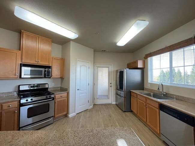 Building Photo - Vessona: Desirable Gated Community: 2bdrm 2bath with Loft!