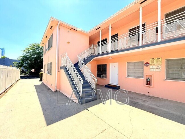 Building Photo - 1415 N Hudson Ave
