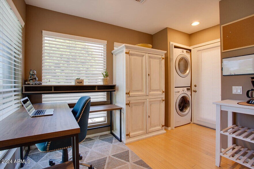 Building Photo - 101 N 7th St