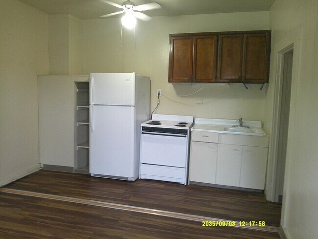 Building Photo - 140-14