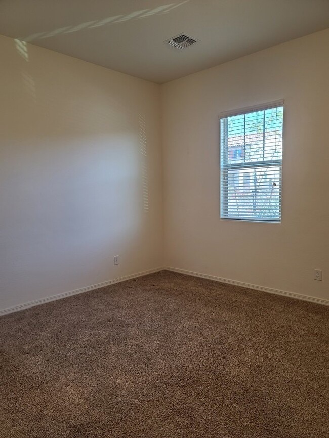 Building Photo - Spacious 4 Bed, 3.5 Bath Anthem Home with Modern Amenities and Prime Location