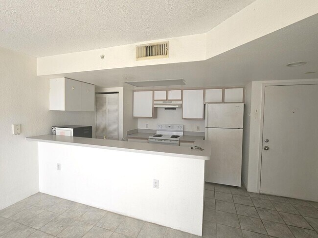 Building Photo - 3635 Seaside Dr