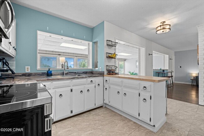 Building Photo - 136 Colina Cir