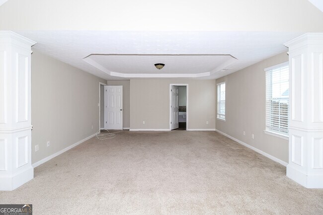 Building Photo - 3352 Hershey Dr