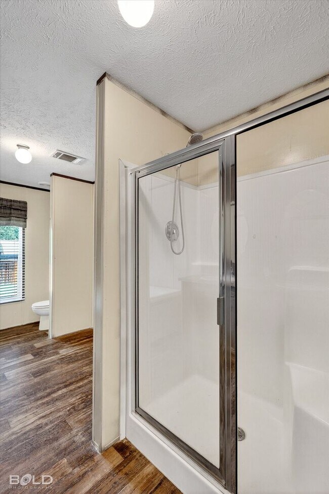 Building Photo - 4BD/2BA home with fenced back yard.