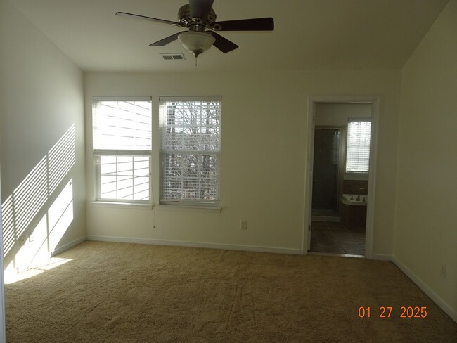 Building Photo - 3 Bedroom Townhome Rental in Liberty Crossing