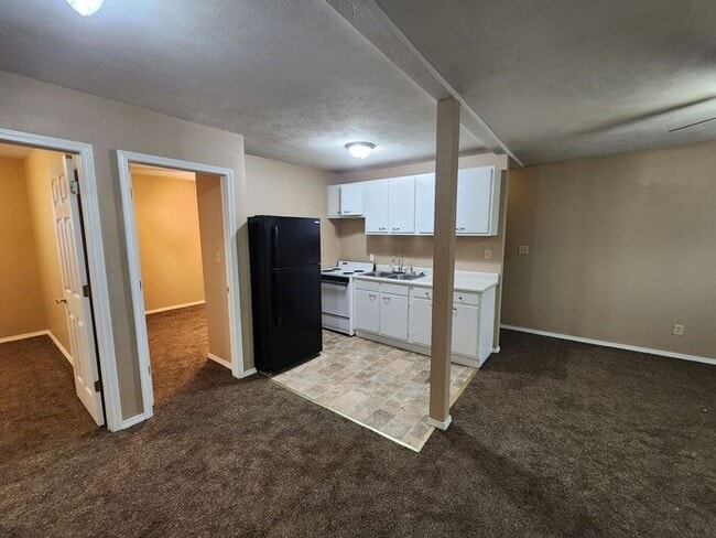 Building Photo - Save Big at Move-In: 50% Off Security Deposit on this 3 bed 1 bath upper unit