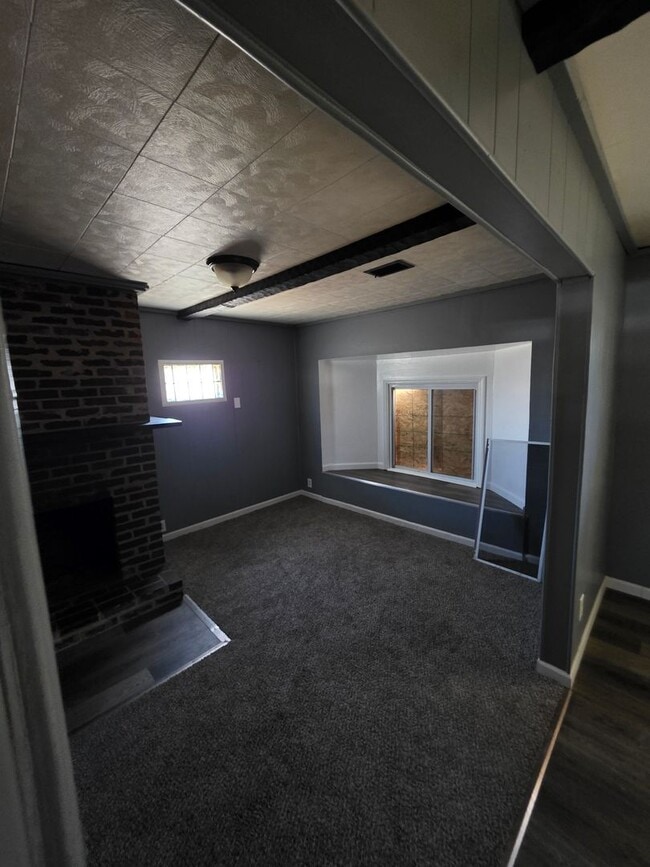 Building Photo - Nice Updated 3bd/1bath