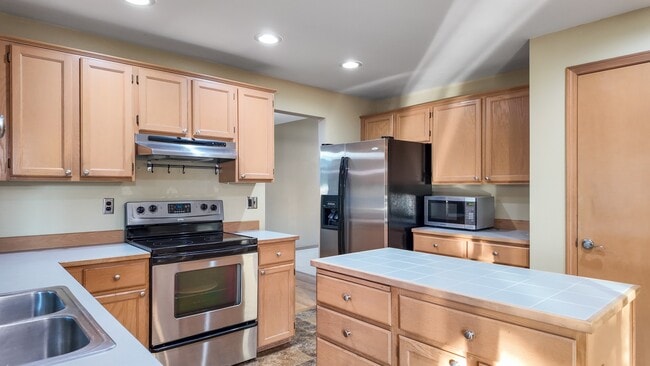 Building Photo - Spacious 4-Bed Home in East Meridian