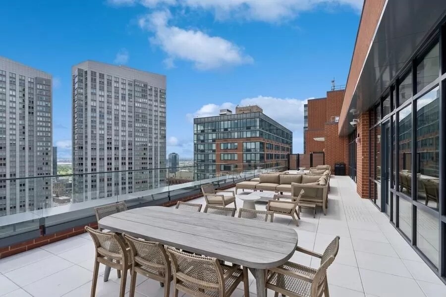 Building Photo - 155 Bay St