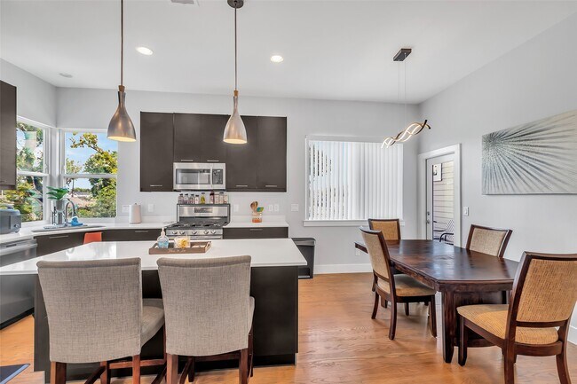 Building Photo - 5021 Nichols St