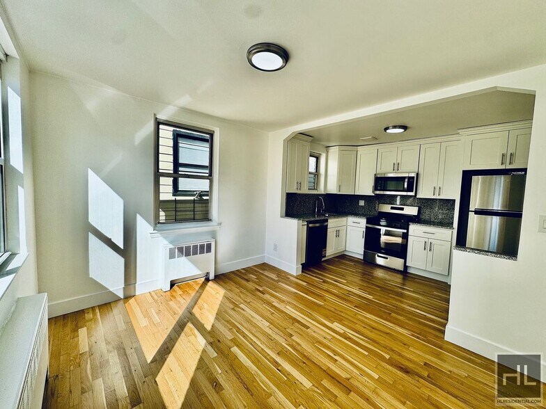 Building Photo - Newly Renovated 2 bedroom apartment spanni...