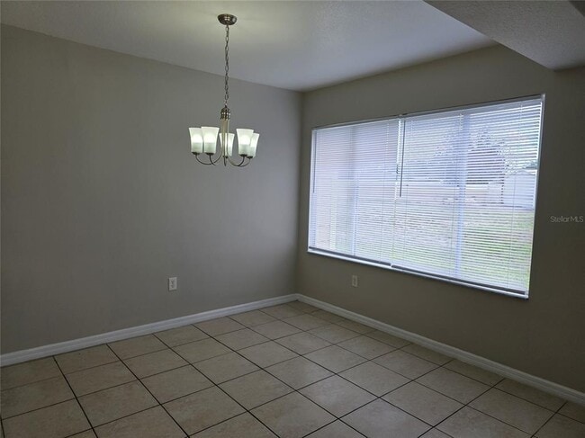Building Photo - 2419 Fan Palm Dr