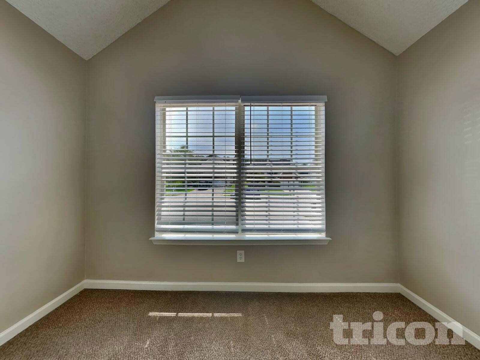 Building Photo - 240 Kings Cove