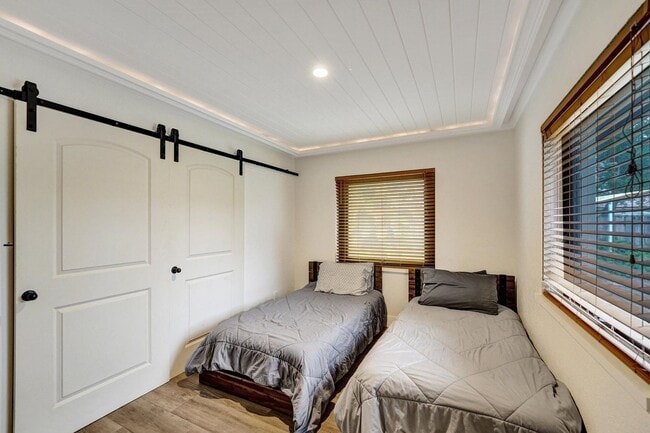 Building Photo - 5612 Harding St