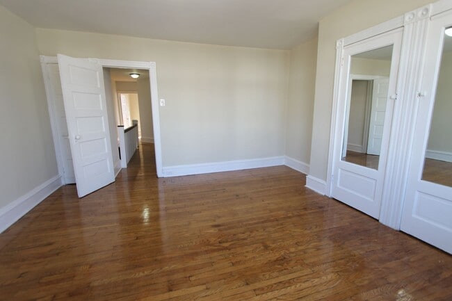 Building Photo - 124 W Pomona St